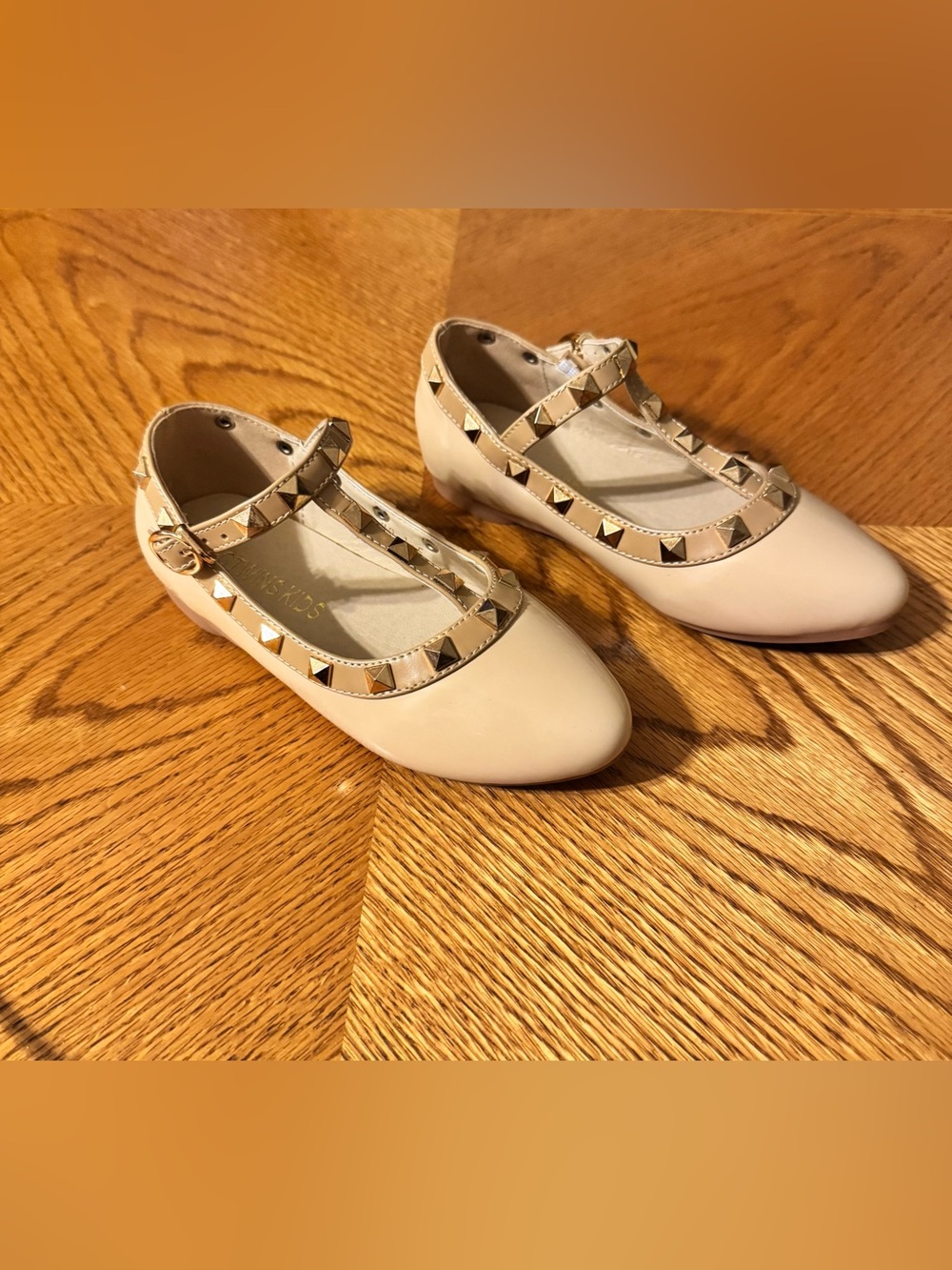 CCTWINS Kids Gold Studded T-Strap Patent Dress Shoes - Nude/Beige